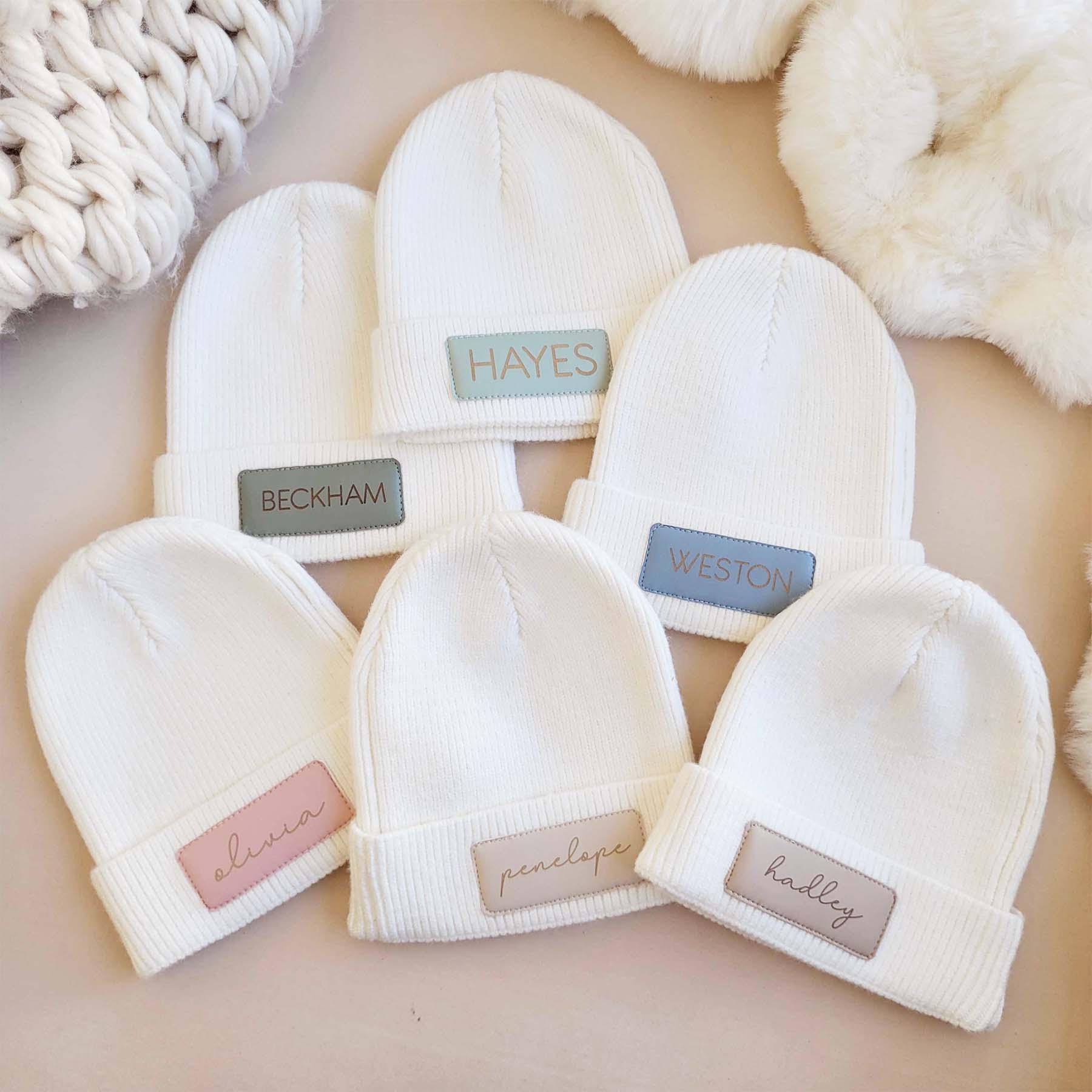 Personalisierte Lederpatch-Mütze – Der perfekte letzte Schliff für Babys Outfits!